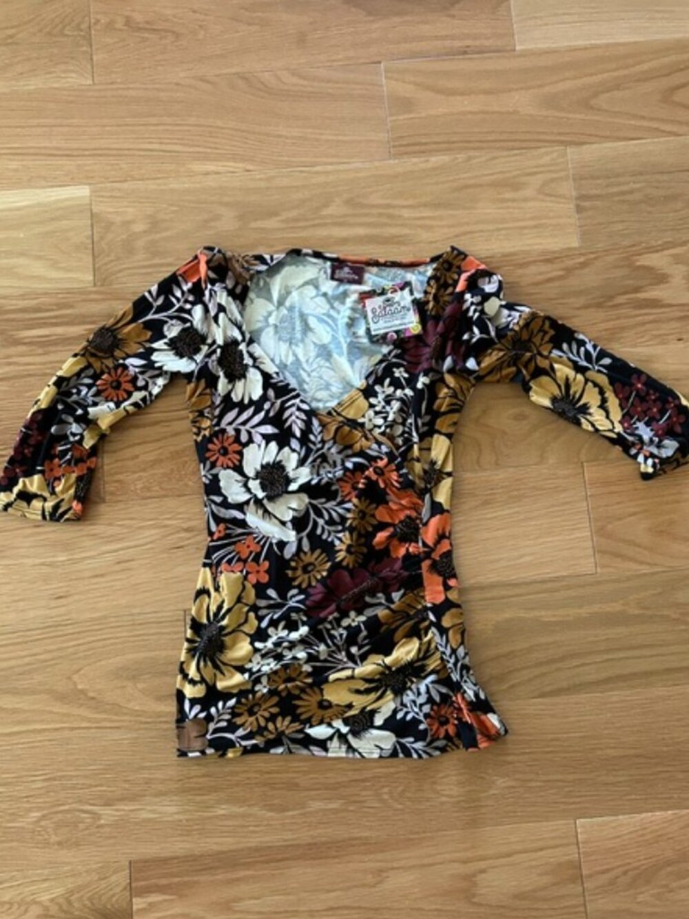 BRAND NEW XS Salaam Wrap Top